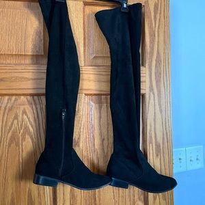 Report over the knee boots, size 7